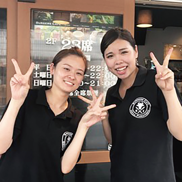 先輩社員紹介 直営神保町店スタッフ